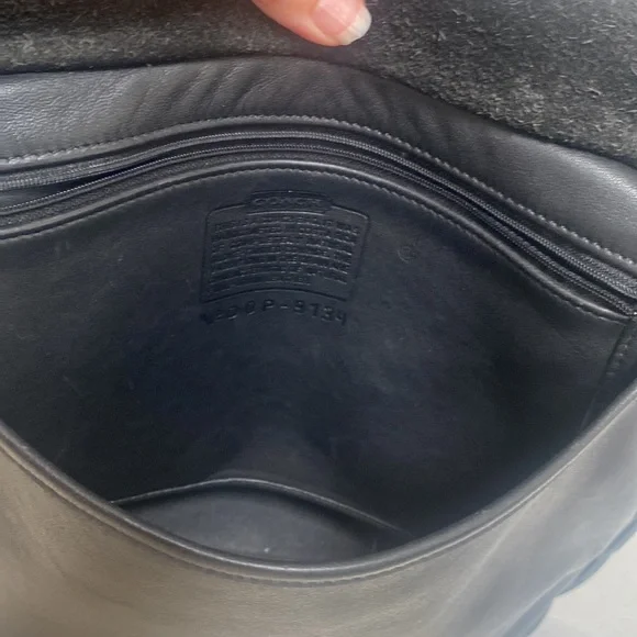 COACH #9134 Vintage Black Leather Large
Flap Crossbody Shoulder Saddle Bag. - Picture 8 of 9